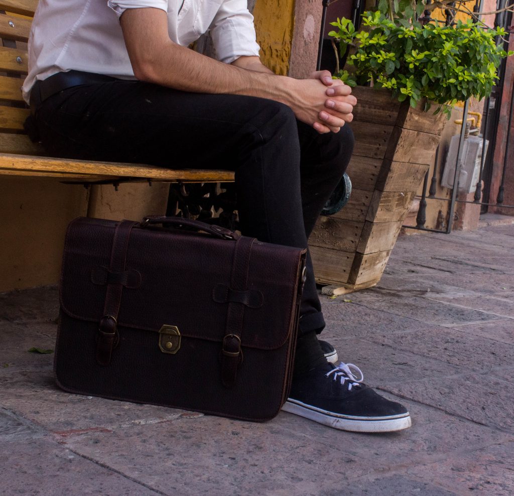 Bolsa de piel -Broche-